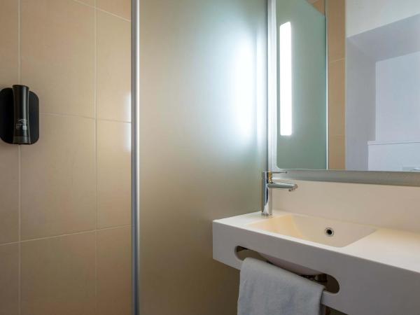 B&B HOTEL Niort Marais Poitevin Est : photo 1 de la chambre chambre double