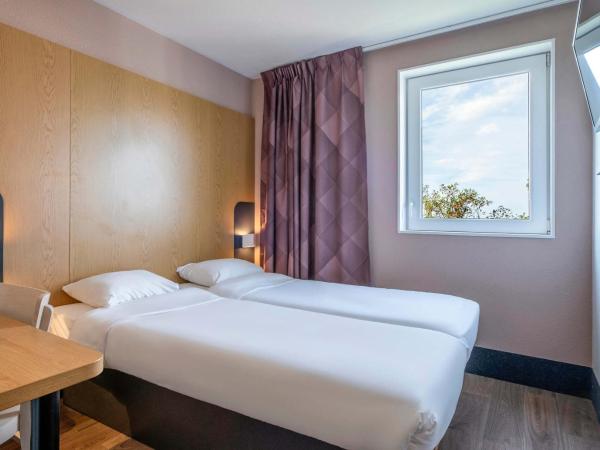 B&B HOTEL Niort Marais Poitevin Est : photo 3 de la chambre chambre lits jumeaux