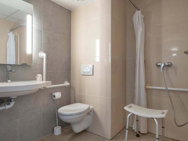 B&B HOTEL Niort Marais Poitevin Est : photo 3 de la chambre chambre double - accessible aux personnes à mobilité réduite 