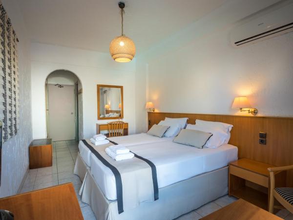 Heronissos Hotel : photo 2 de la chambre chambre double ou lits jumeaux