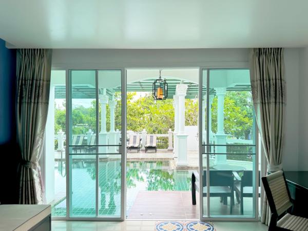 Grand Supicha City Hotel - SHA Plus : photo 8 de la chambre chambre double avec accès piscine