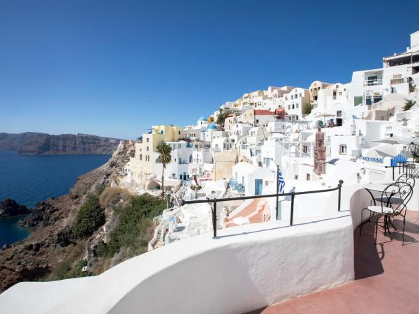 Ducato di Oia - Adults Only : photo 9 de la chambre suite deluxe avec petite piscine intérieure et vue sur caldeira