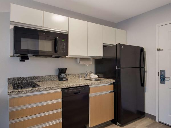 MainStay Suites Louisville Jeffersontown : photo 6 de la chambre chambre lit queen-size standard - non-fumeurs
