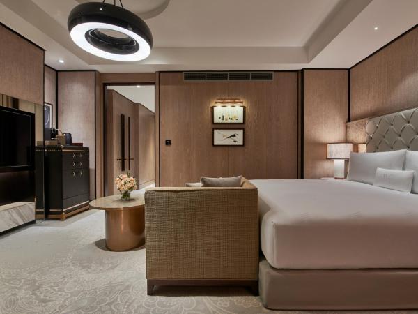 Waldorf Astoria Dubai International Financial Centre : photo 8 de la chambre chambre lit king-size de luxe avec vue sur les toits de la ville