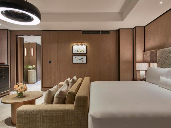 Waldorf Astoria Dubai International Financial Centre : photo 9 de la chambre chambre lit king-size de luxe avec vue sur les toits de la ville