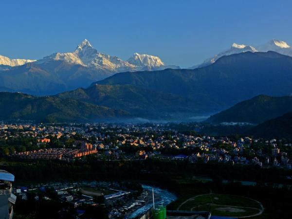 Hotel Himalayan Home Lamagaun Pokhara 10 minute drive from tourist place lakeside rent Rooms : photo 2 de la chambre chambre double ou lits jumeaux