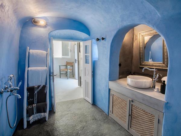 Ducato di Oia - Adults Only : photo 6 de la chambre suite lune de miel avec bain à remous - vue sur caldera