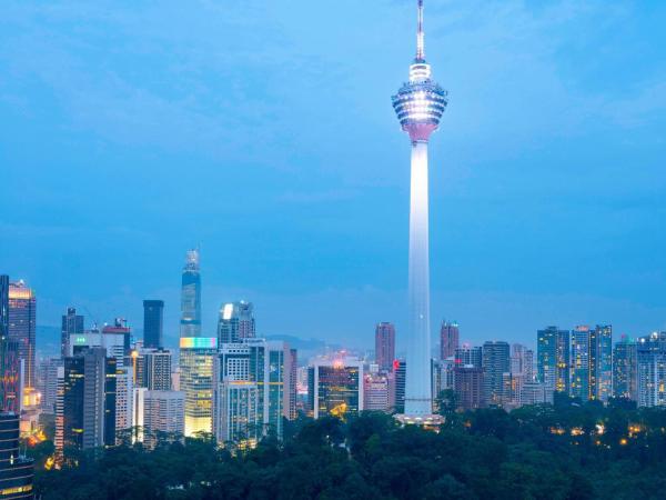 Sheraton Imperial Kuala Lumpur Hotel : photo 5 de la chambre chambre lit king-size - vue sur ville