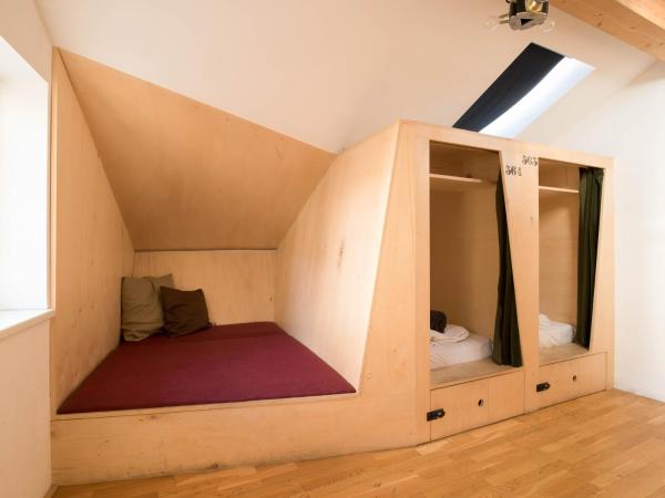 Montagu Hostel : photo 7 de la chambre lit simple dans dortoir mixte de 6 lits