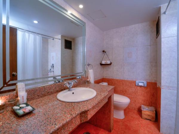 Hotel Barahi Pokhara : photo 6 de la chambre chambre lits jumeaux deluxe avec balcon