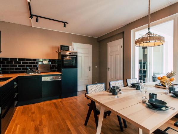Luga Homes - Stadthaus : photo 4 de la chambre large two-bedroom apartment 