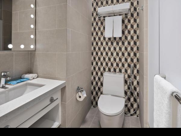 Holiday Inn Express Singapore Serangoon, an IHG Hotel : photo 2 de la chambre standard queen room with queen and single bed