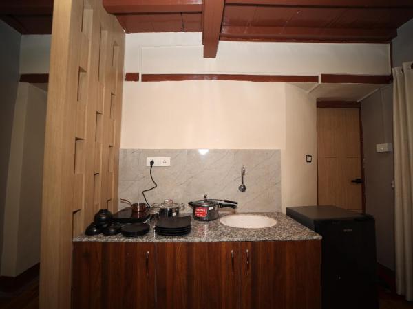 Redstone Regency Hotel : photo 2 de la chambre appartement