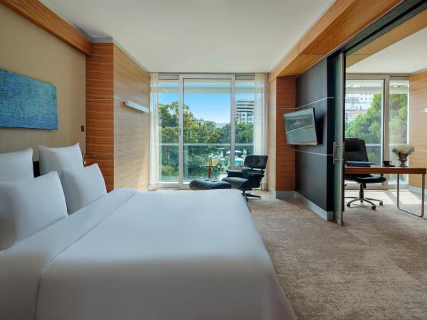 Swissotel Buyuk Efes Izmir : photo 3 de la chambre suite affaires - vue sur jardin