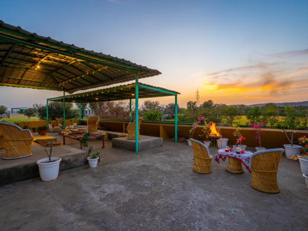 GiriSadan Organic Farm Retreat & Botanical Forest : photo 10 de la chambre chambre familiale - vue sur jardin