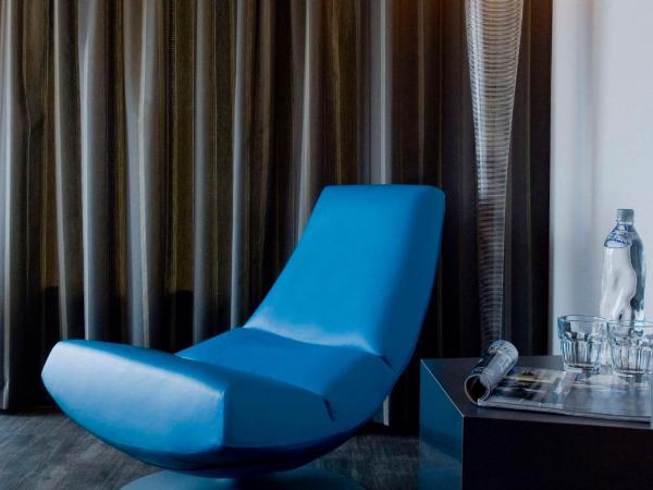 Maashotel Rotterdam Centre : photo 1 de la chambre chambre lit king-size de luxe d'angle - vue sur fleuve