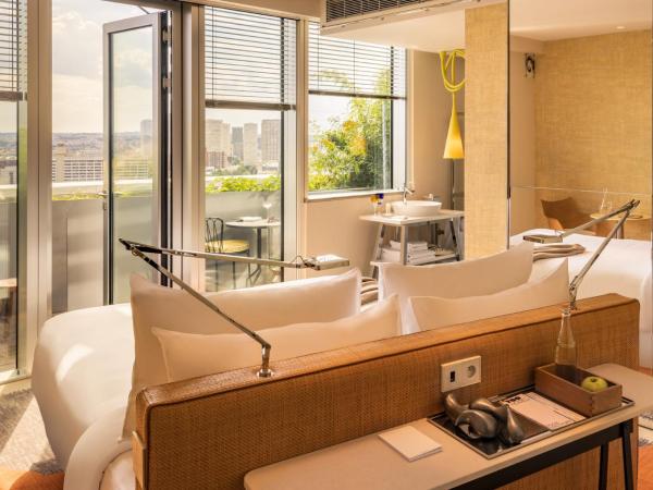 Too Hotel Paris - MGallery : photo 4 de la chambre chambre king de luxe avec terrasse