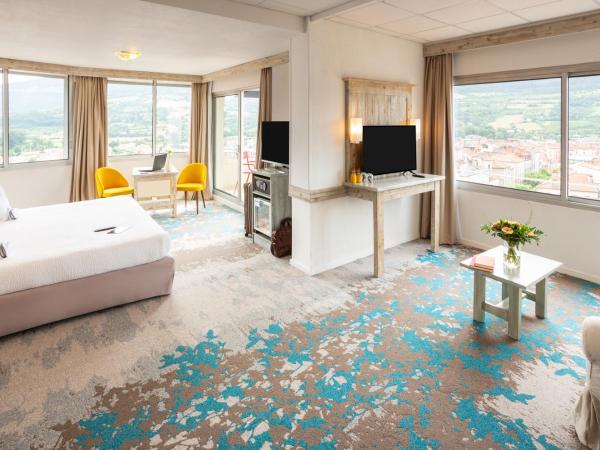 Mercure Millau : photo 5 de la chambre suite with one double bed and view