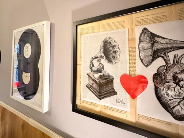 Explorer Hostel & Apartment Stare Miasto OLD TOWN 24H #don't be a tourist, be an Explorer! : photo 10 de la chambre chambre triple avec salle de bains privative