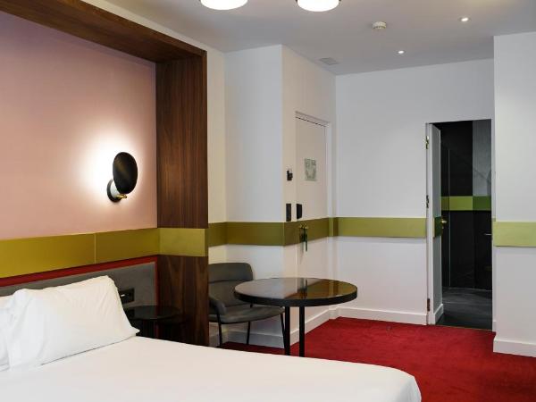 Hotel Colón Centro : photo 3 de la chambre chambre double avec lit d'appoint