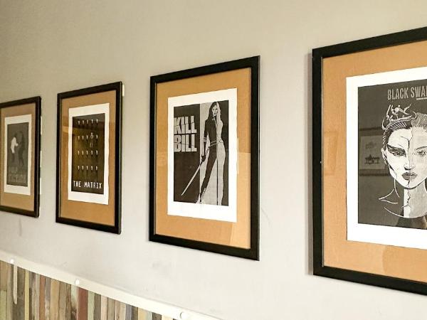 Explorer Hostel & Apartment Stare Miasto OLD TOWN 24H #don't be a tourist, be an Explorer! : photo 10 de la chambre chambre lits jumeaux avec salle de bains commune