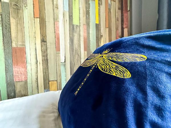 Explorer Hostel & Apartment Stare Miasto OLD TOWN 24H #don't be a tourist, be an Explorer! : photo 2 de la chambre chambre lits jumeaux avec salle de bains commune