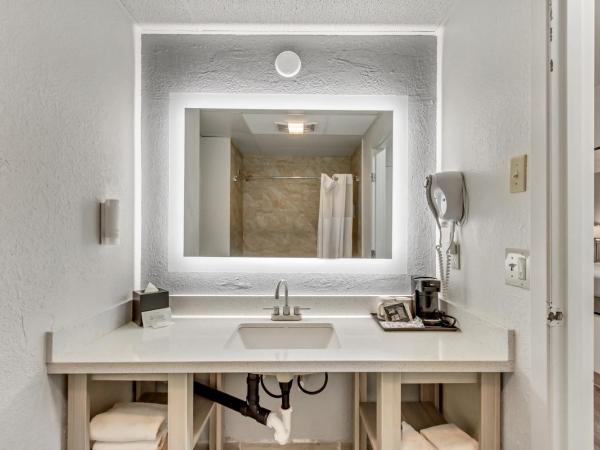 Suburban Studios Salt Lake City Airport : photo 4 de la chambre efficiency king suite with tub - mobility accesibile - non smoking