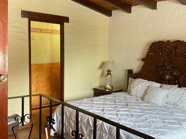 Villa San Jose Hotel & Suites : photo 1 de la chambre deluxe king room interior