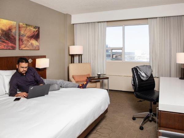 Delta Hotels by Marriott Edmonton South Conference Centre : photo 1 de la chambre chambre lit king-size