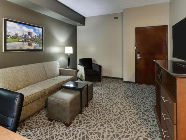 Drury Inn & Suites Columbus Polaris : photo 2 de la chambre suite lit queen-size