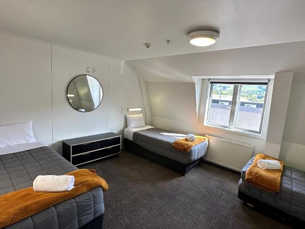 The Brownston Hostel : photo 2 de la chambre chambre triple avec salle de bains privative