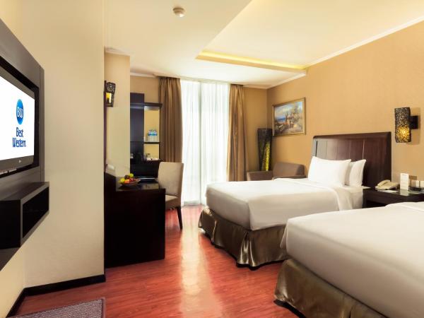 Best Western Mangga Dua Hotel & Residence : photo 2 de la chambre executive queen room with two queen beds and city view - non-smoking