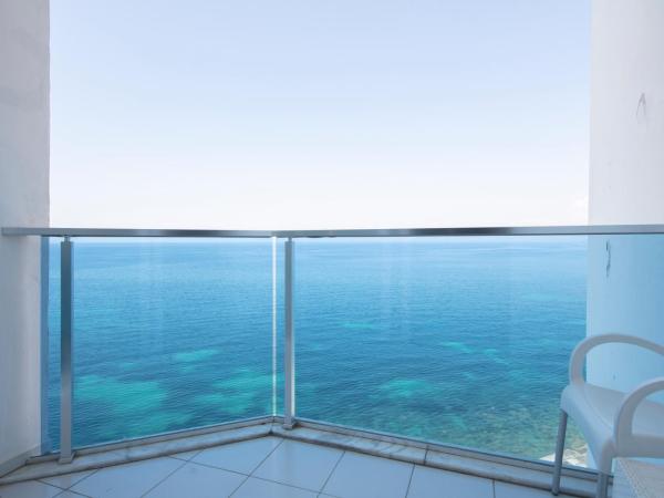 Le Bleu Hotel & Resort Kusadasi : photo 1 de la chambre chambre double ou lits jumeaux - vue sur mer