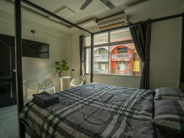 Splash Bar and Guesthouse : photo 5 de la chambre chambre double ou lits jumeaux avec balcon