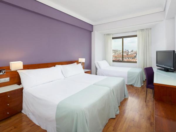 Hotel Madrid Centro, Affiliated by Meliá : photo 2 de la chambre chambre triple