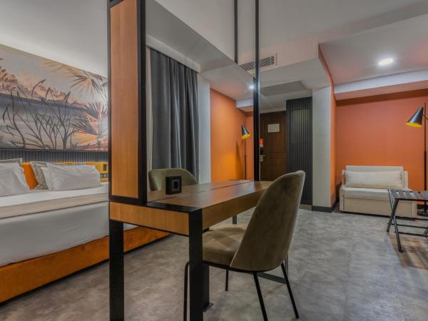 Best Western Plus Khan Hotel : photo 5 de la chambre suite lit king-size de luxe avec canapé-lit - non-fumeurs