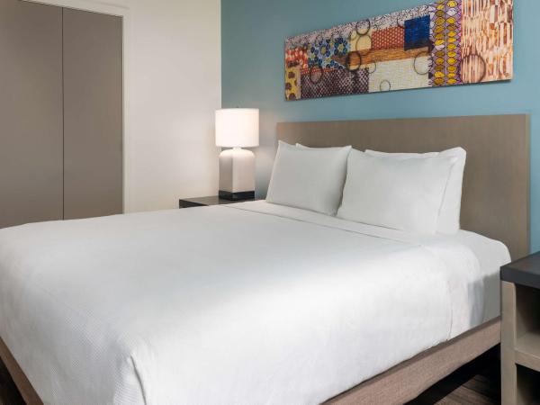 Hyatt House Orlando Airport : photo 3 de la chambre cabinet de travail avec lit king-size