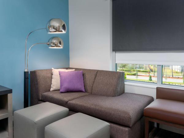 Hyatt House Orlando Airport : photo 4 de la chambre den room with two queen beds