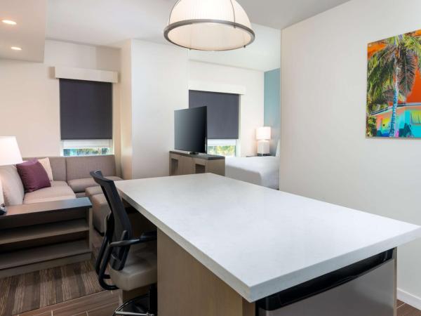 Hyatt House Orlando Airport : photo 1 de la chambre studio lit king-size avec cuisine