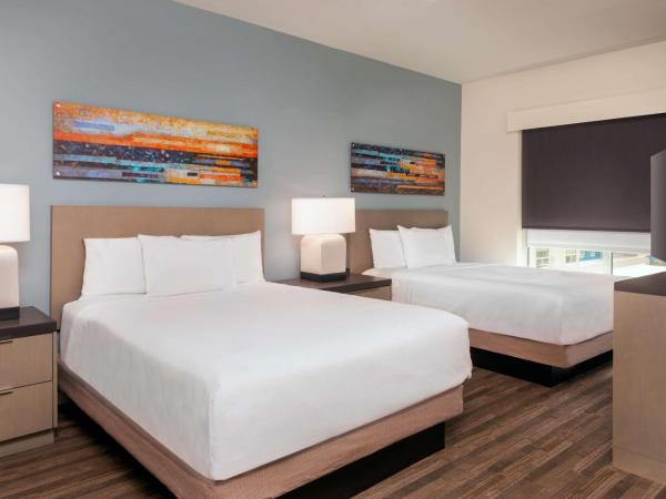 Hyatt House Orlando Airport : photo 1 de la chambre studio suite with two queen beds, sofa bed and kitchen