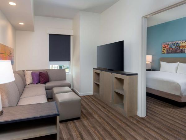 Hyatt House Orlando Airport : photo 1 de la chambre one-bedroom king suite with sofa bed, kitchen and tub - disability access
