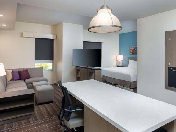 Hyatt House Orlando Airport : photo 1 de la chambre king studio suite with sofa bed, kitchen and tub - disability access