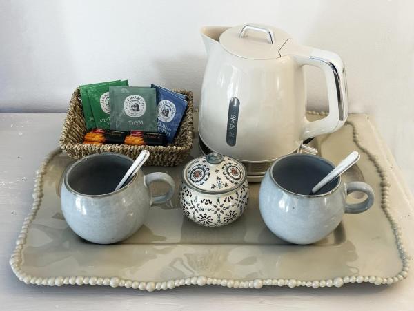 VILLA CANZOMY : photo 4 de la chambre chambre lit king-size - vue sur piscine