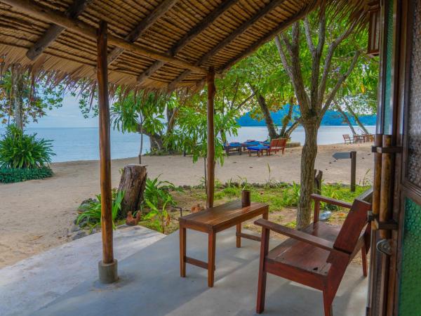 The Tropical Beach Resort : photo 3 de la chambre villa côté plage - vue sur mer