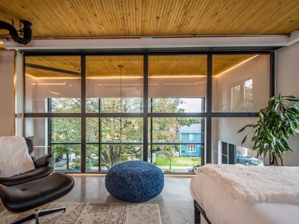 Luxury BNB - Halifax Rooftop - The Sunrise Room : photo 7 de la chambre chambre lit queen-size deluxe