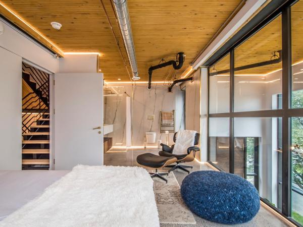 Luxury BNB - Halifax Rooftop - The Sunrise Room : photo 1 de la chambre chambre lit queen-size deluxe