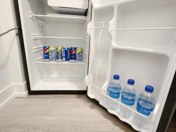 Toronto Downtown Midtown North York Newly Built Modern Bright Room : photo 8 de la chambre chambre double avec salle de bains commune