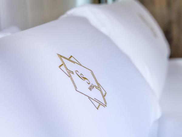 Catalina Suites : photo 1 de la chambre suite avec balcon