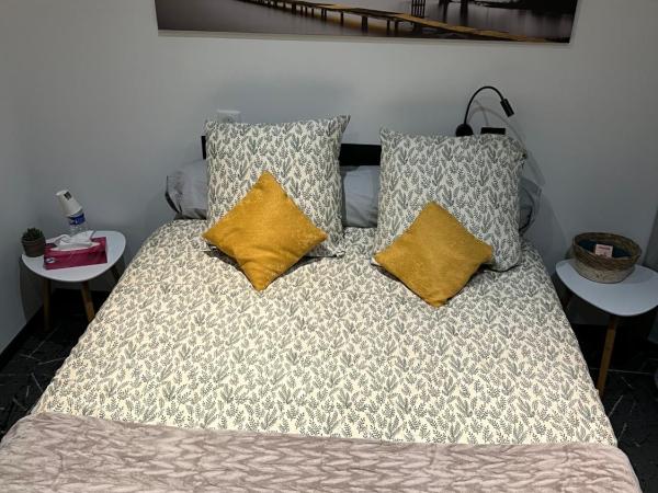 Les AGRIATES : photo 10 de la chambre chambre double avec salle de bains privative