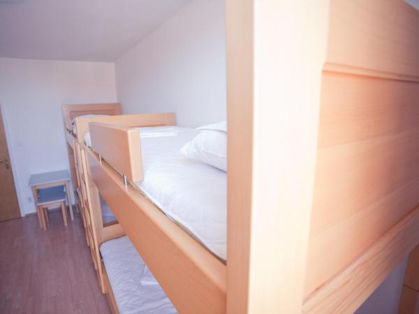 HI Hostel Zagreb : photo 8 de la chambre lit simple dans dortoir à 6 lits